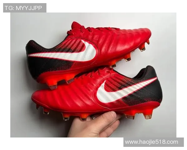 传奇球星选择足球鞋的秘密揭秘 哪款鞋最能助力他们在赛场上大放异彩